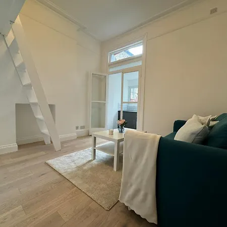 Modern Studio Chiswick London Appartement